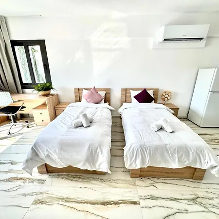 101 Gym-complex Big With Sunny Balcony * Paphos