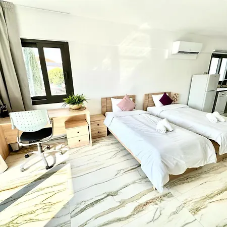 101 Gym-complex Big With Sunny Balcony * Paphos